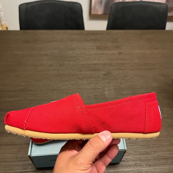 BNIB TOMS Slip On - Picture 7 of 10